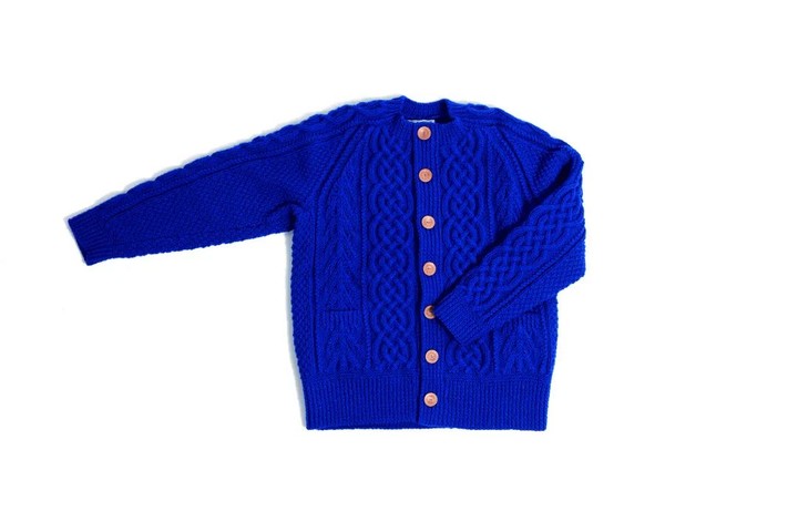 25 宫城：钴蓝色羊毛针织衫